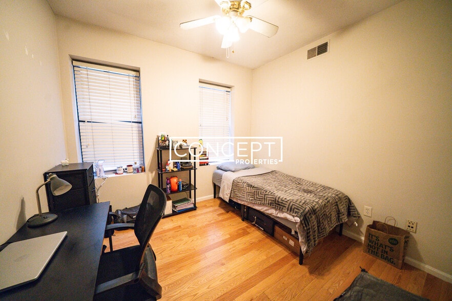 Building Photo - 65 Hemenway St