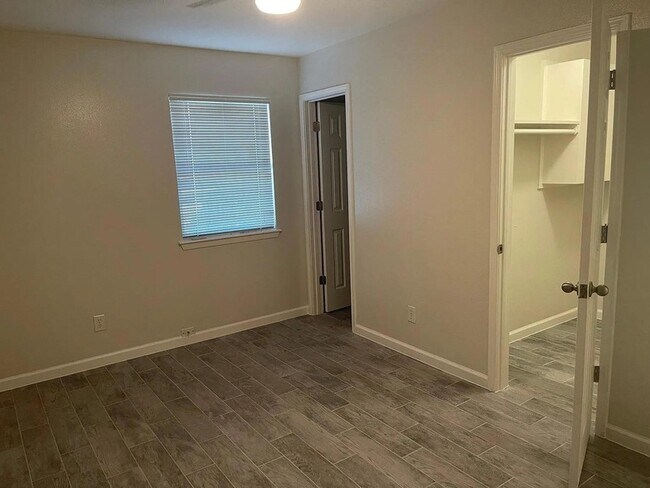 Building Photo - 2213 Lanier Dr