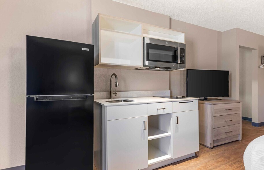 Building Photo - Furnished Studio-Longview