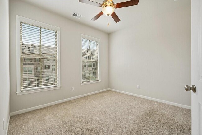 Building Photo - 4240 Hickory Pne Aly