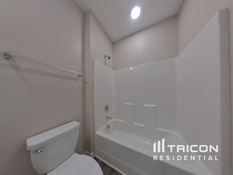 Building Photo - 210 Sweetgrass Ln