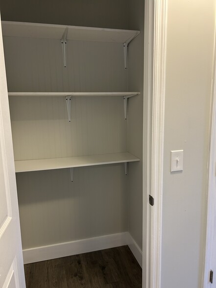 Building Photo - 600 Villard Dr