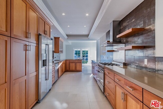 Building Photo - 619 N Rodeo Dr