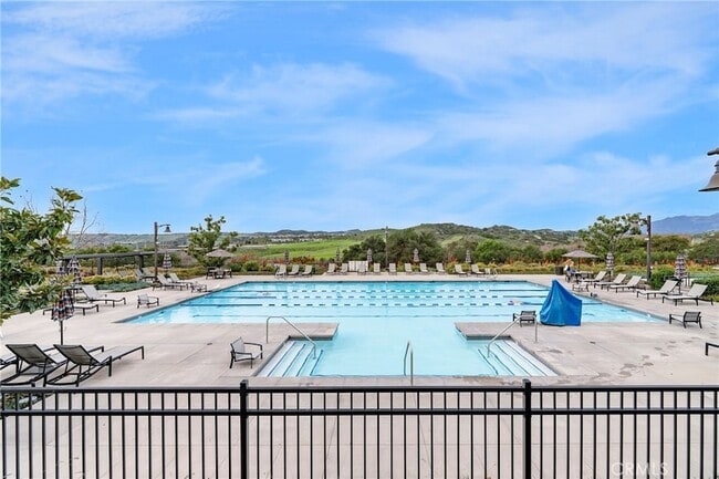 Building Photo - 6 Pony Ct