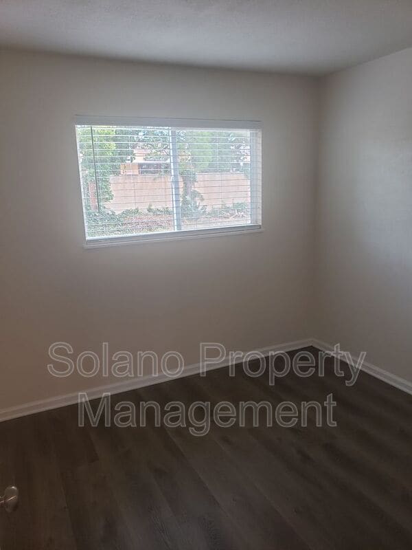 Building Photo - 1712 Arthur Ct