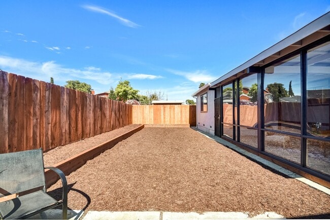 Building Photo - Beautifully Remodeled 3 Bedroom Home Near Stanford & Major Tech Campuses!