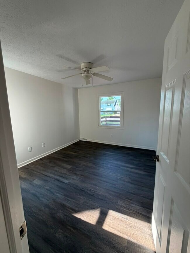 Building Photo - 26381 Drakefield Ave