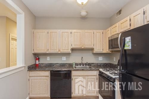 Building Photo - 68 Franklin School Way