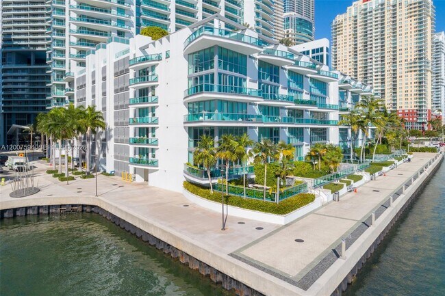 Building Photo - 1331 Brickell Bay Dr
