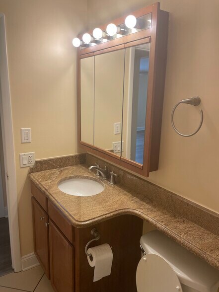 Building Photo - 650 Perrie Dr