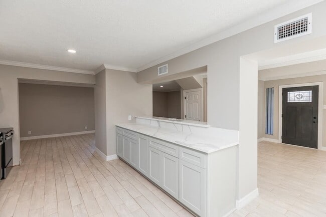 Building Photo - 185 El Pinto