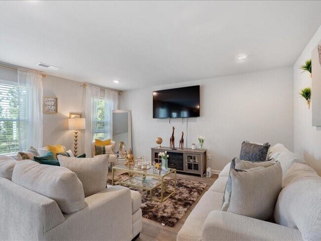 Building Photo - 174 Goodall Woods Dr