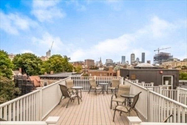 Building Photo - 1056 Beacon St