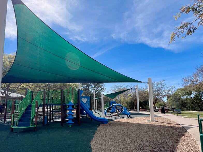 Building Photo - 9254 Fairlawn St