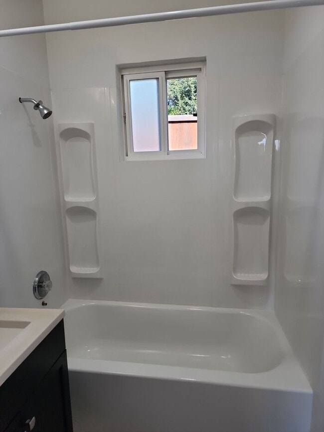 Building Photo - 1/2 Off 1St Month!! Vintage 1BR/BA Cottage with Garage and HUGE yard For Rent