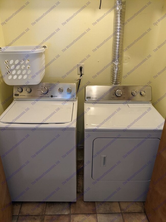 Building Photo - Now leasing!!!