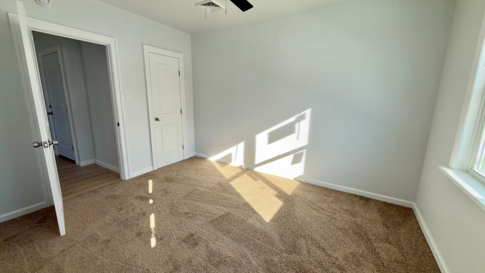 Building Photo - 403 N Walnut St