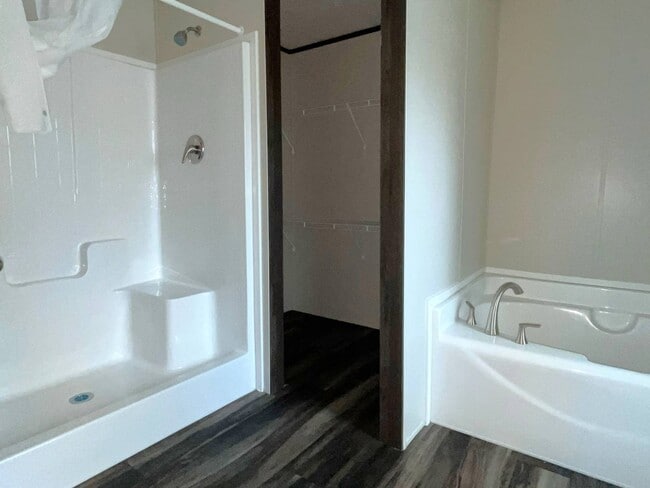 Building Photo - 14142 Lorraine Rd