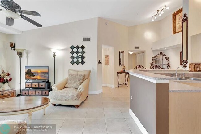 Building Photo - 923 Villa Cir