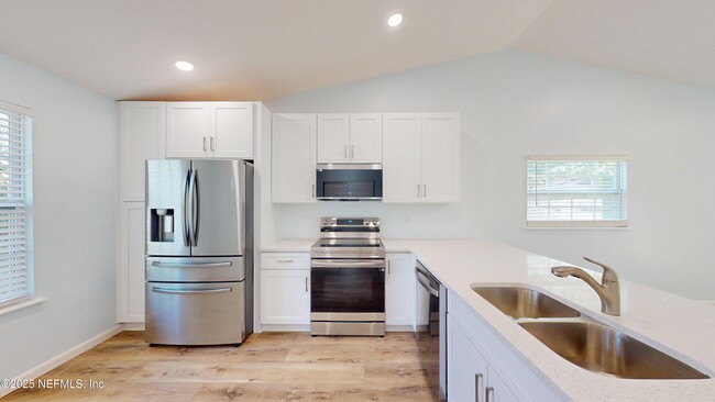 Building Photo - 450 Aquatic Dr