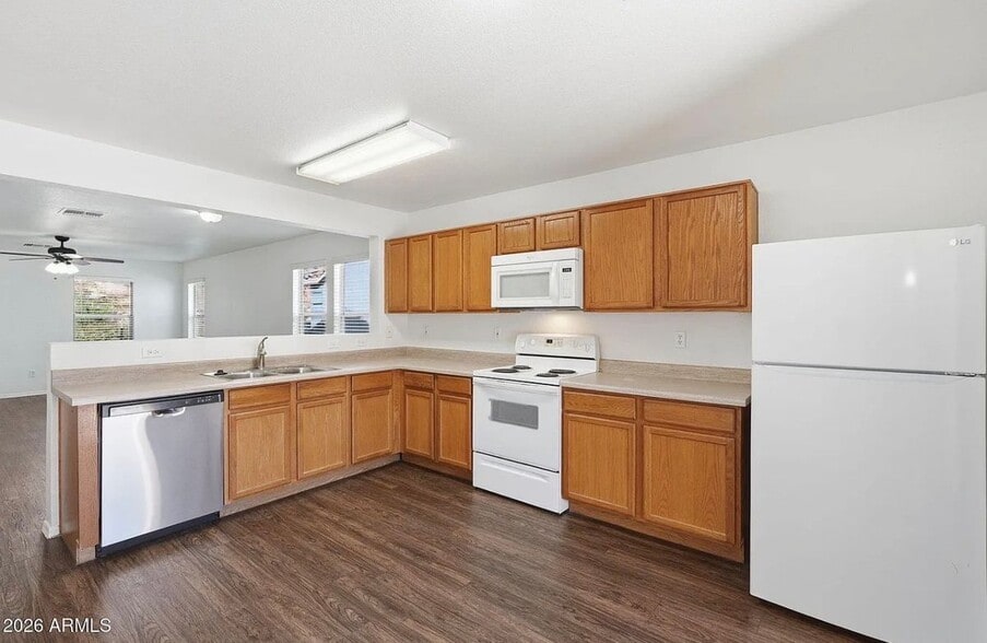 Building Photo - 211 E Valley View Dr