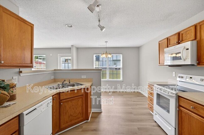 Building Photo - 2703 Stafford St