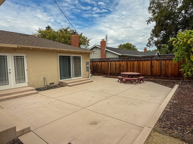 Building Photo - 1608 Ronald Ct