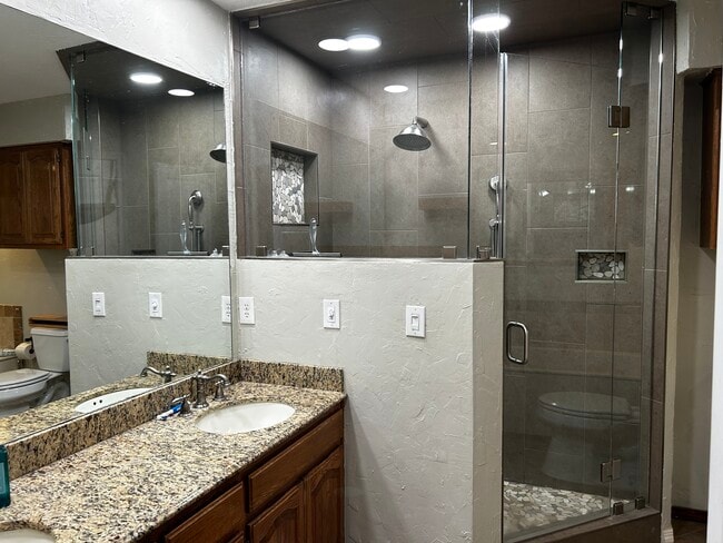 Building Photo - 308 W Raleigh Pl