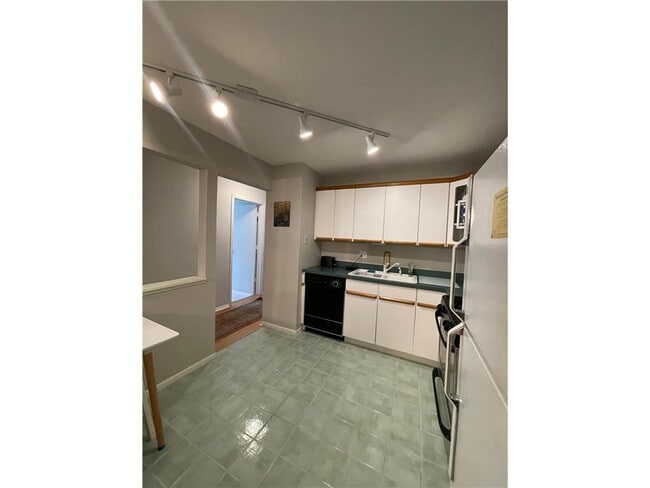 Building Photo - 4860 Park Commons Dr