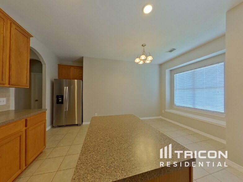 Building Photo - 28818 Hidden Cove Dr
