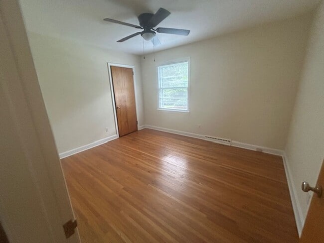 Building Photo - 10 Bevlyn Dr