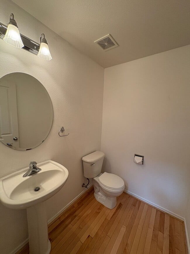 Building Photo - Available now- Beautiful like-new rental i...