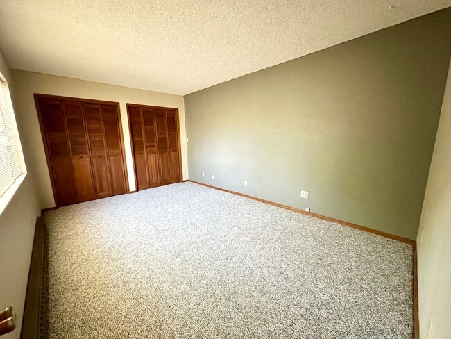 Building Photo - 2 Bedroom 1 Bathroom Home with Acreage in Town