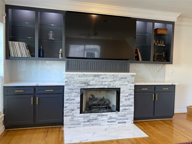 Building Photo - 2506 Van Buren St