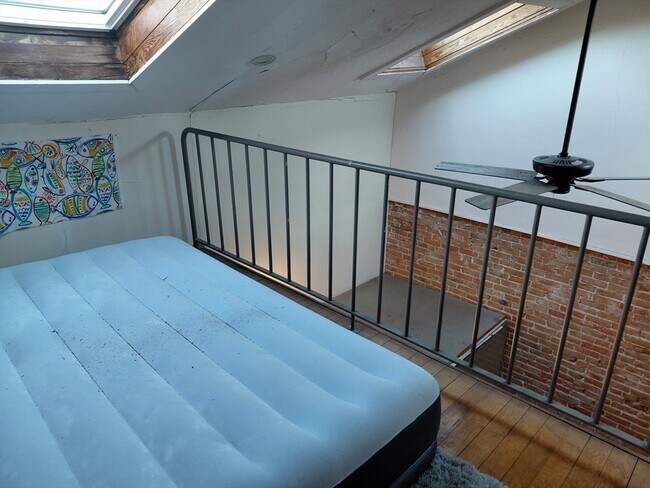 Building Photo - 102 Ellery St