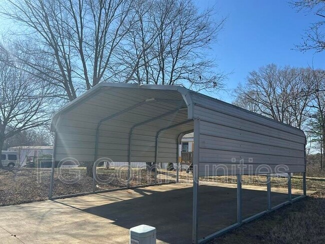 Building Photo - 147 Oak Knoll Dr