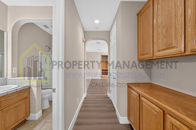 Building Photo - Spacious 3-Bed, 2-Bath Retreat on Charm Way