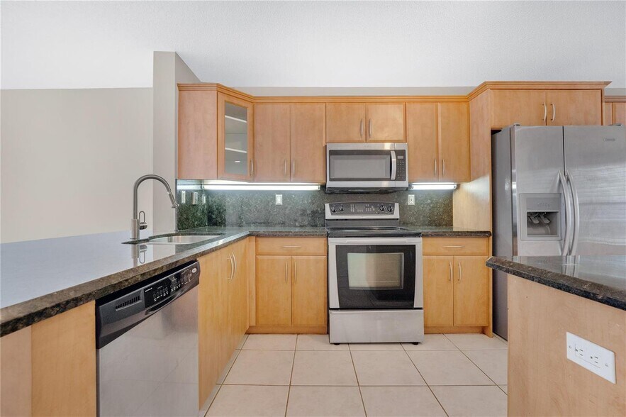 Building Photo - 1840 Sweetbay Way
