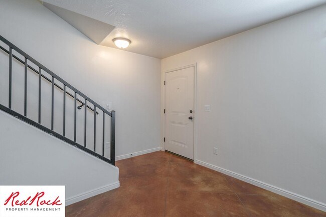 Building Photo - 2801 E 450 N