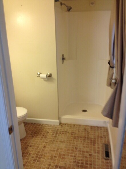 Ensuite attached to master bedroom - 5 Midland Dr