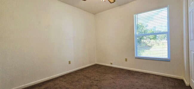 Building Photo - 10 Lynne Ln