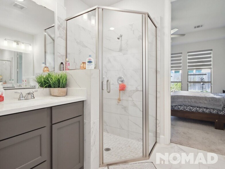 Building Photo - 10715 Alina Brk Trce