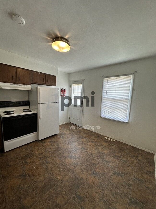 Building Photo - 1612 University Dr