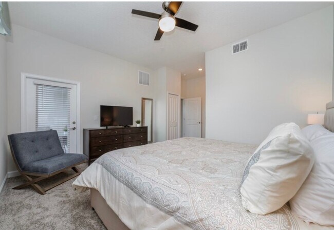 Building Photo - BEAUTIFUL CHAMPIONS GATE 2 BED 2 BATH COND0  w/GARAGE - FULLY FURNISHED - 12 MONTH RENTAL