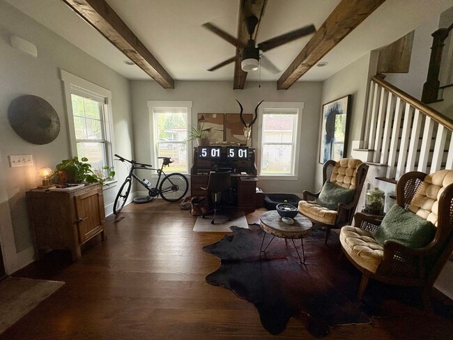 Building Photo - Beautiful and Spacious 3 Bedroom Home in E...