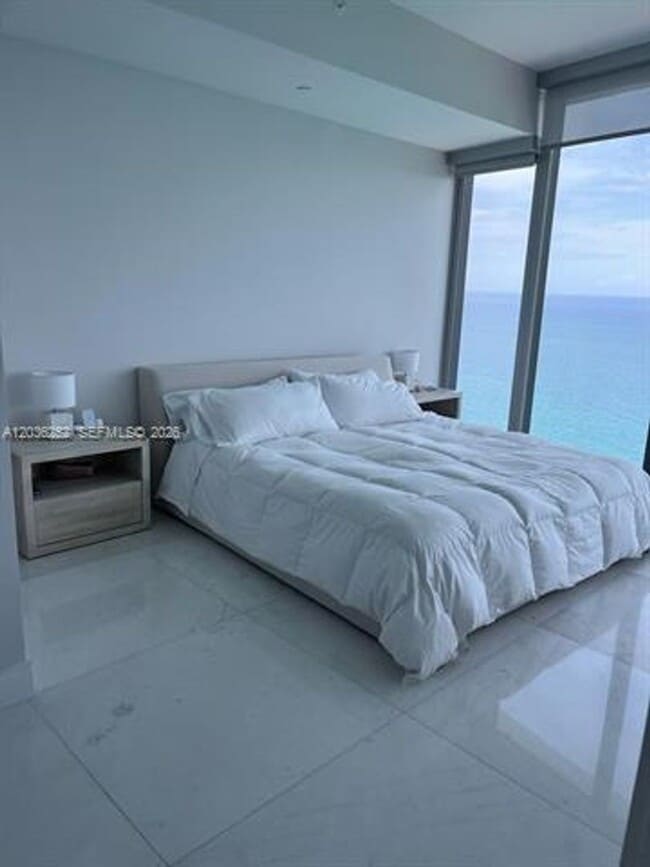 Building Photo - 15701 Collins Ave