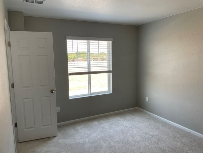 Building Photo - 1105 Blue Bell Rd