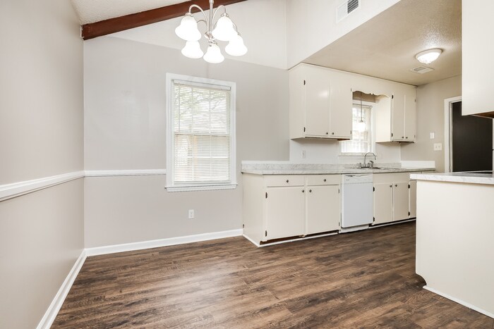 Building Photo - 209 Bluebell Ave