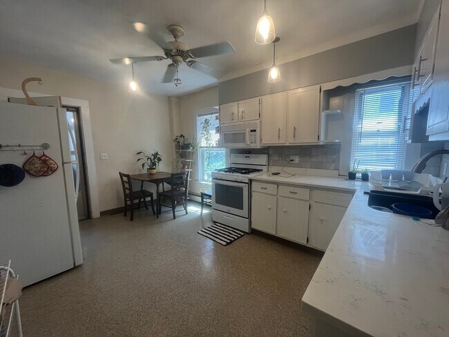 Building Photo - 62 Brookside Ave
