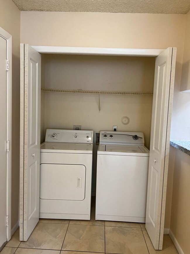 Building Photo - Remodeled First Floor Cutie!